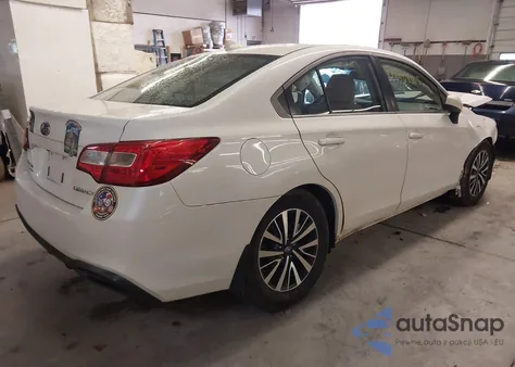 2018 Subaru Legacy 2.5I Premium z USA, uszkodzony, nr VIN 4S3BNAD60J3011840
